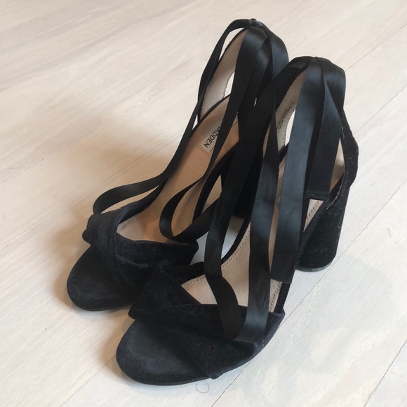 Steve Madden Shoes - Gorgeous Clary V Steve Madden heels in black